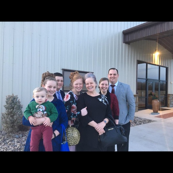 Meet your Posher, Stephanie😊 - Picture 2 of 8